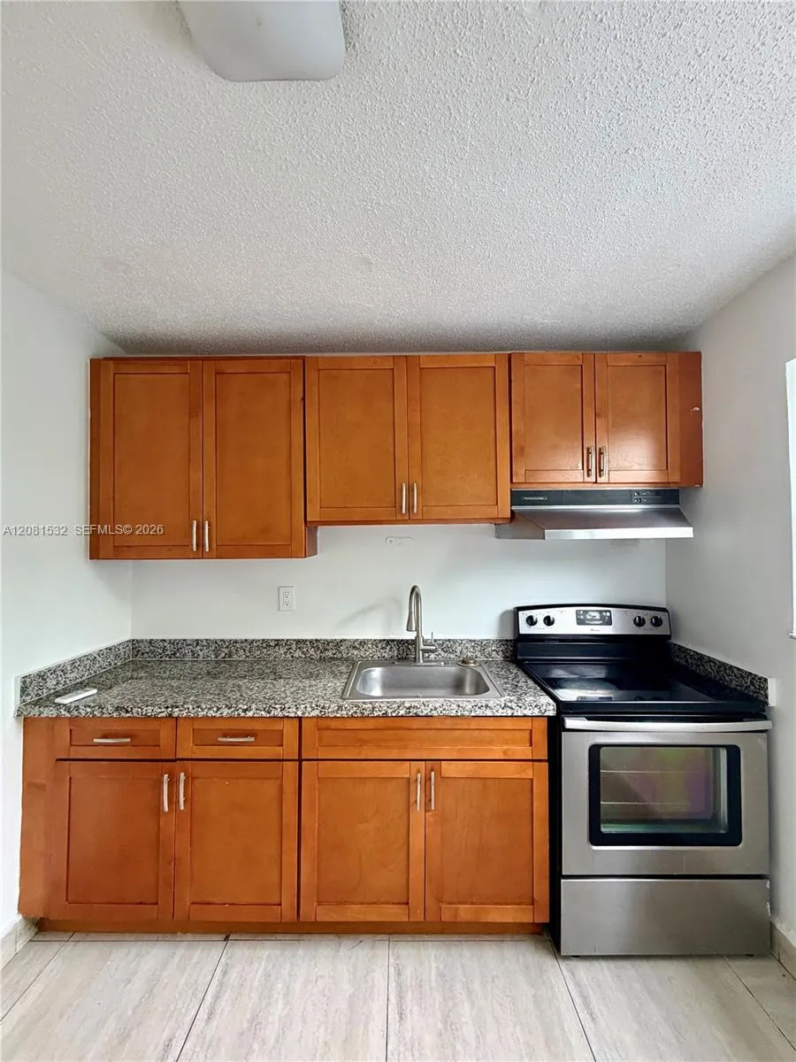 1045 SW 4th St #2 Miami, FL 33130