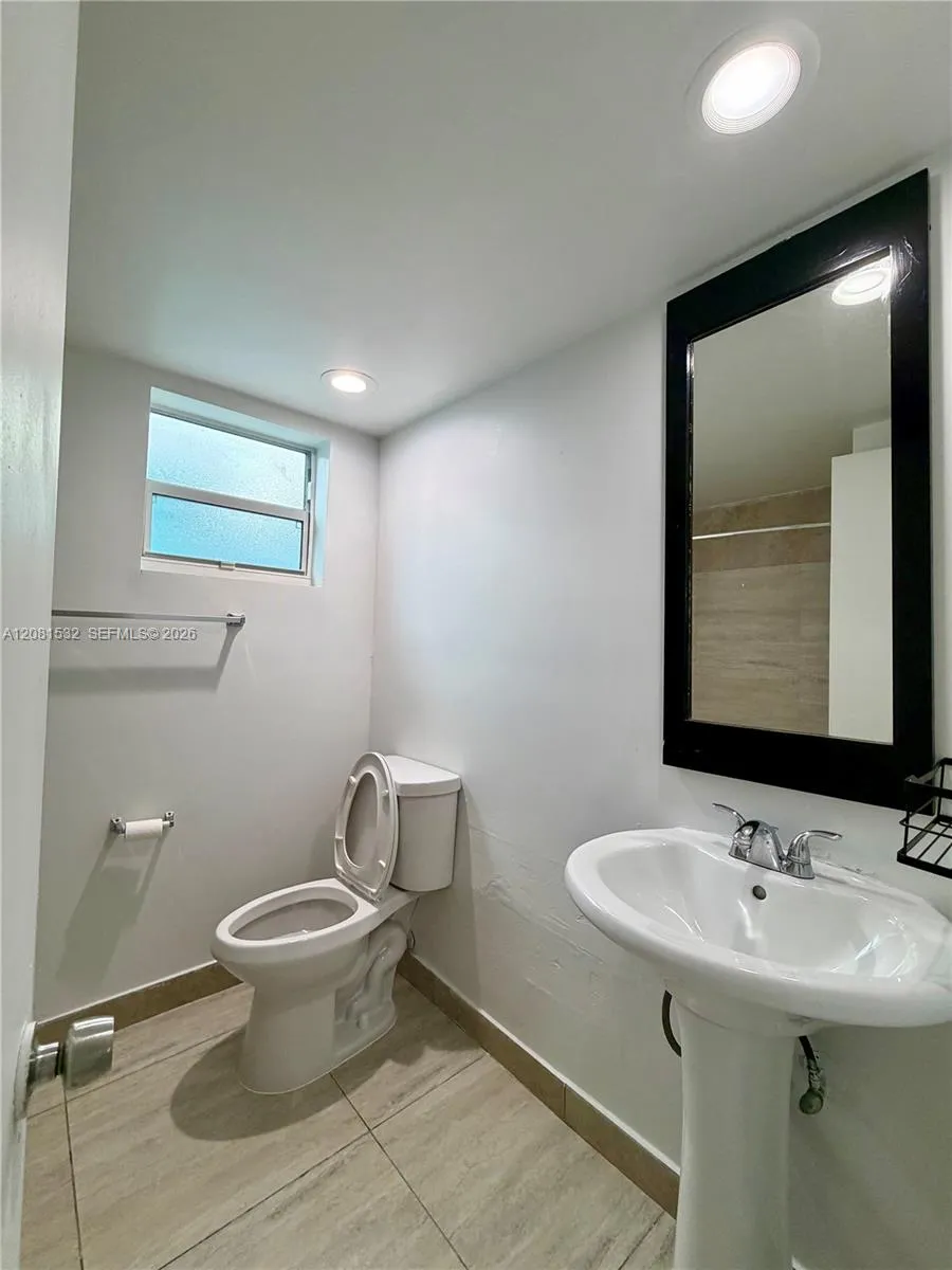 1045 SW 4th St #2 Miami, FL 33130