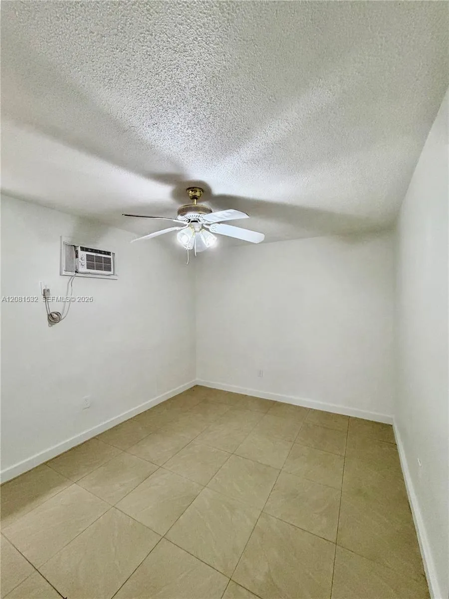 1045 SW 4th St #2 Miami, FL 33130