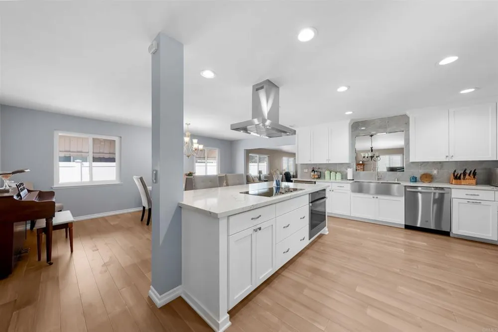 8314 Lake Gaby Avenue San Diego, CA 92119