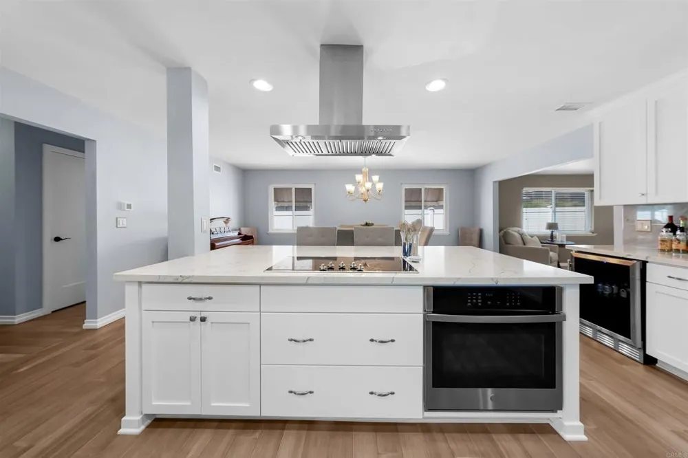 8314 Lake Gaby Avenue San Diego, CA 92119