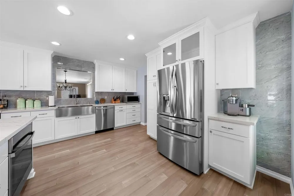 8314 Lake Gaby Avenue San Diego, CA 92119