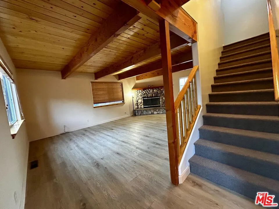 525 Santa Barbara Avenue Sugarloaf, CA 92386