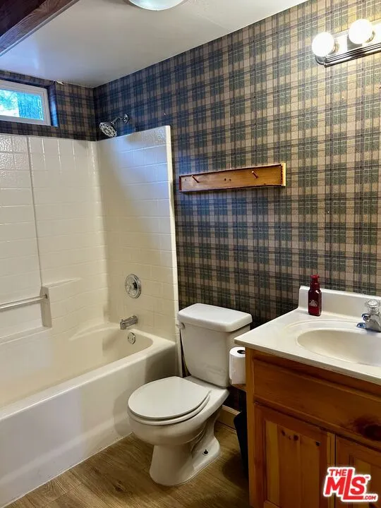 525 Santa Barbara Avenue Sugarloaf, CA 92386