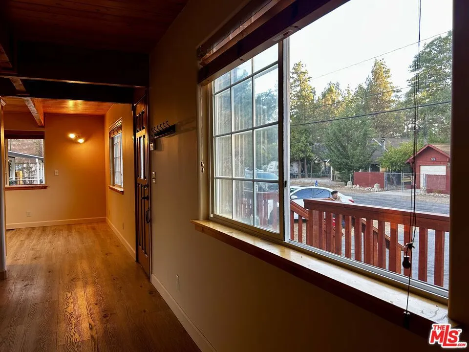 525 Santa Barbara Avenue Sugarloaf, CA 92386