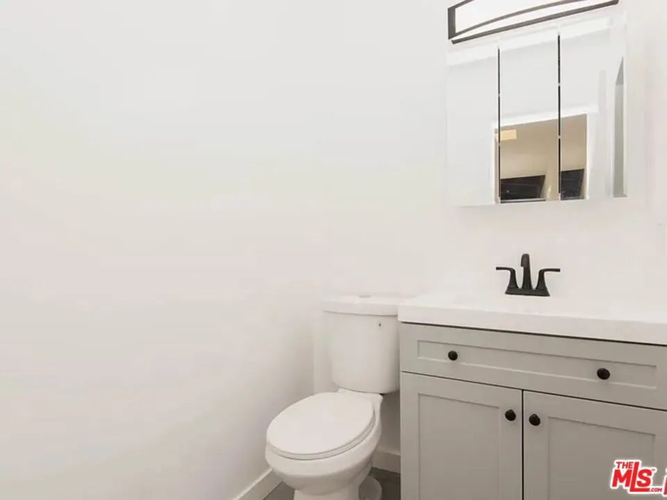 2819 Pacific View Trail #1&2 Los Angeles, CA 90068