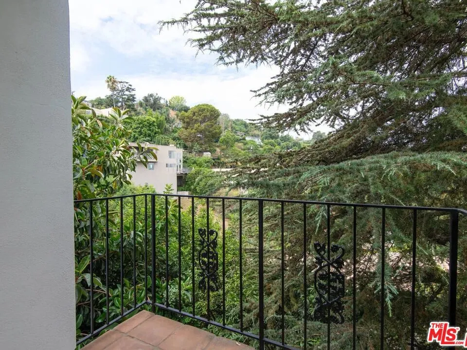 2819 Pacific View Trail #1&2 Los Angeles, CA 90068