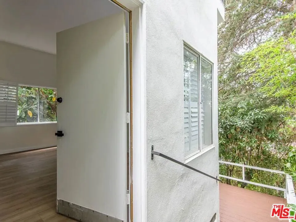 2819 Pacific View Trail #1&2 Los Angeles, CA 90068