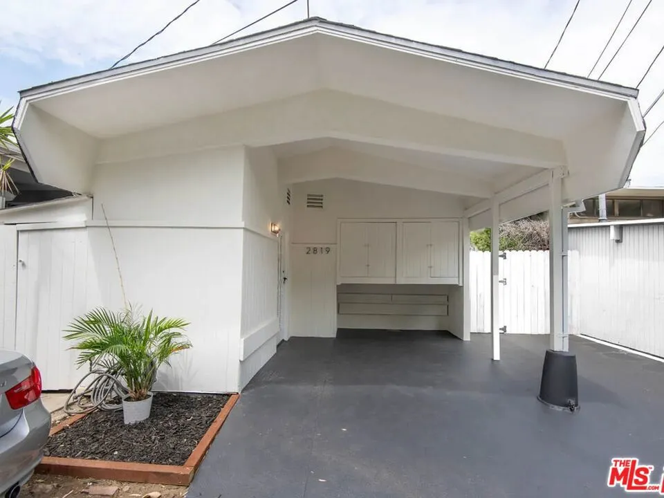 2819 Pacific View Trail #1&2 Los Angeles, CA 90068