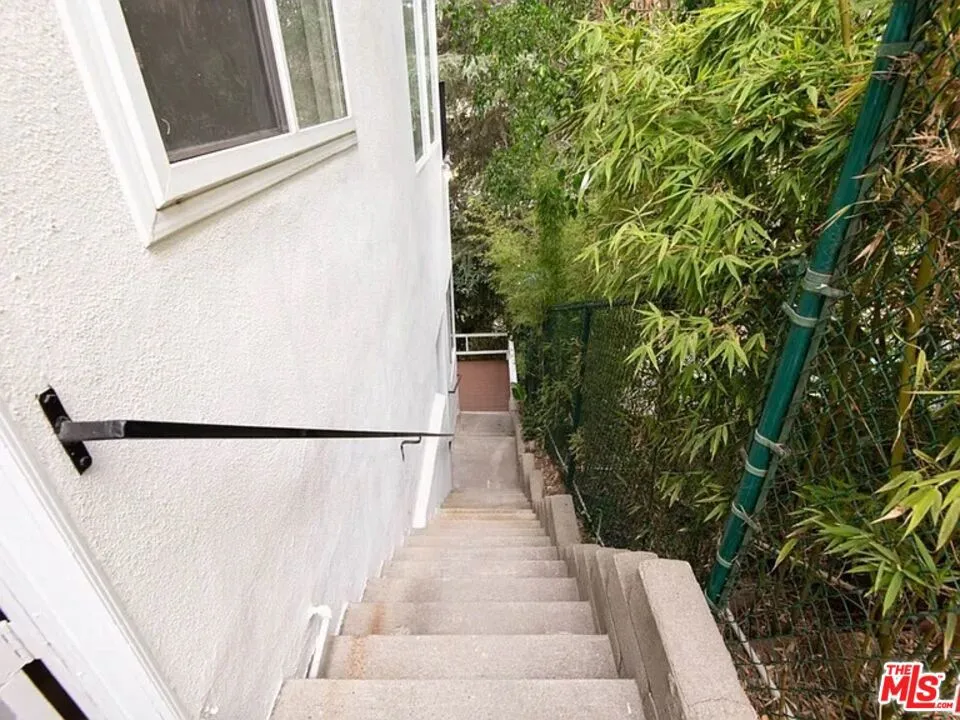 2819 Pacific View Trail #1&2 Los Angeles, CA 90068