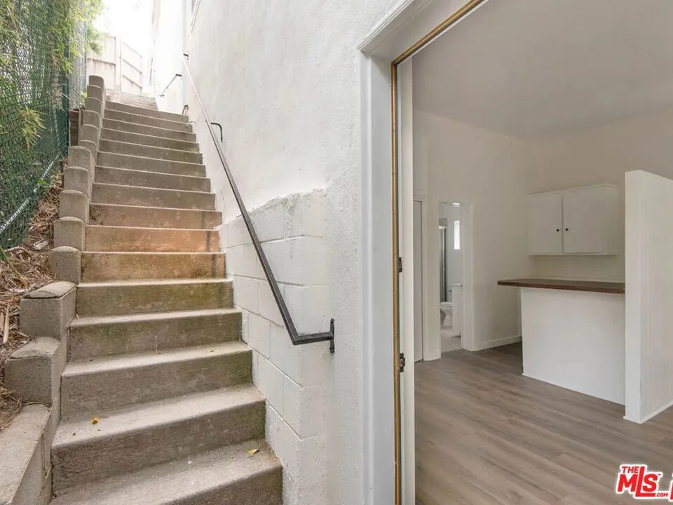 2819 Pacific View Trail #1&2 Los Angeles, CA 90068