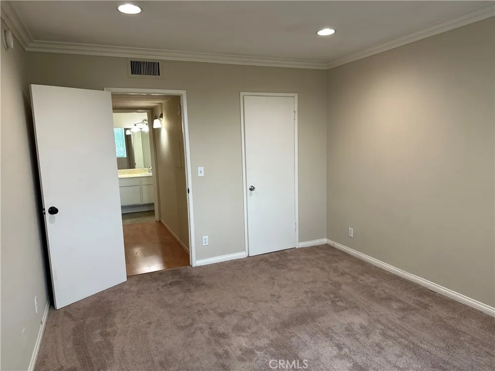 12830 Burbank #307 Valley Village, CA 91607