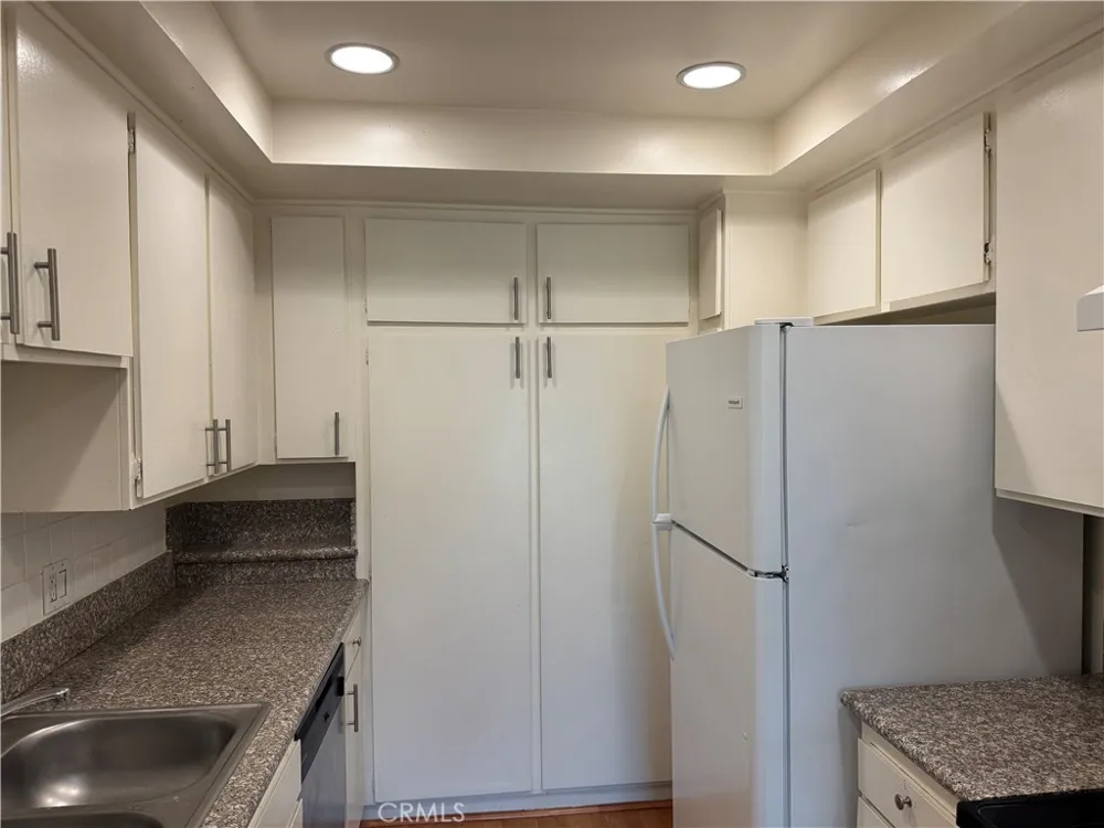 12830 Burbank #307 Valley Village, CA 91607