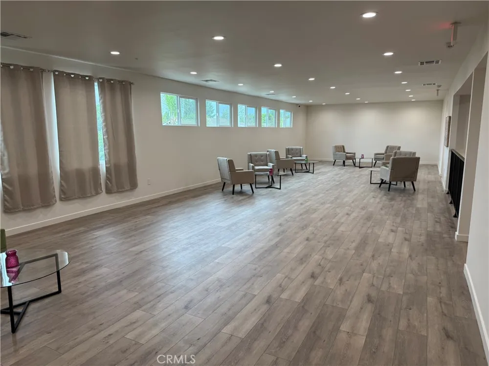 12830 Burbank #307 Valley Village, CA 91607