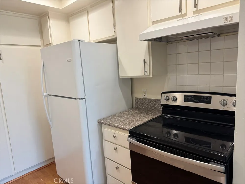 12830 Burbank #307 Valley Village, CA 91607