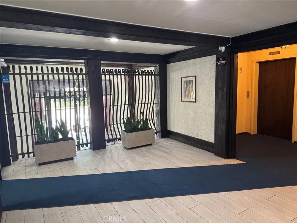 12830 Burbank #307 Valley Village, CA 91607