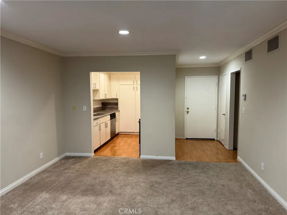 12830 Burbank #307 Valley Village, CA 91607