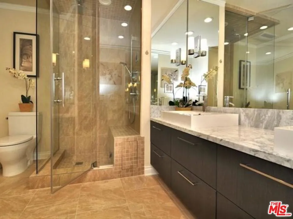 5354 Lindley Avenue #301 Encino, CA 91316