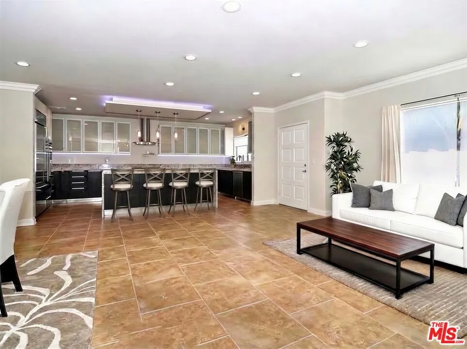5354 Lindley Avenue #301 Encino, CA 91316