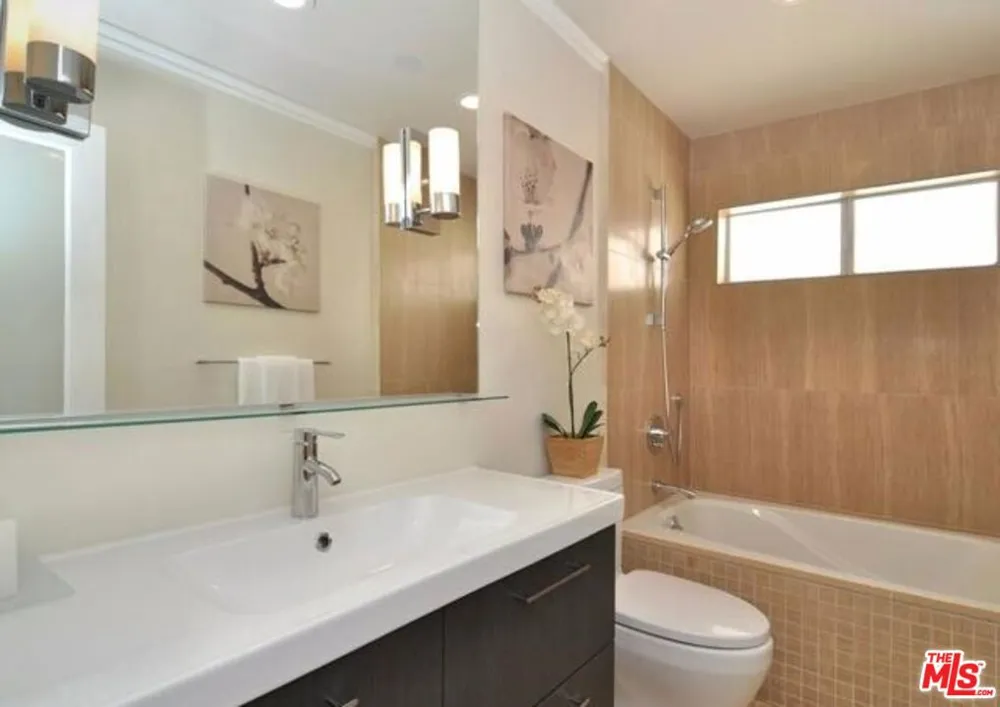5354 Lindley Avenue #301 Encino, CA 91316