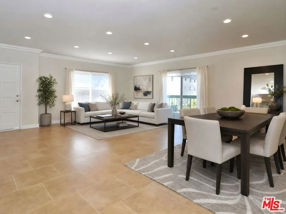 5354 Lindley Avenue #301 Encino, CA 91316
