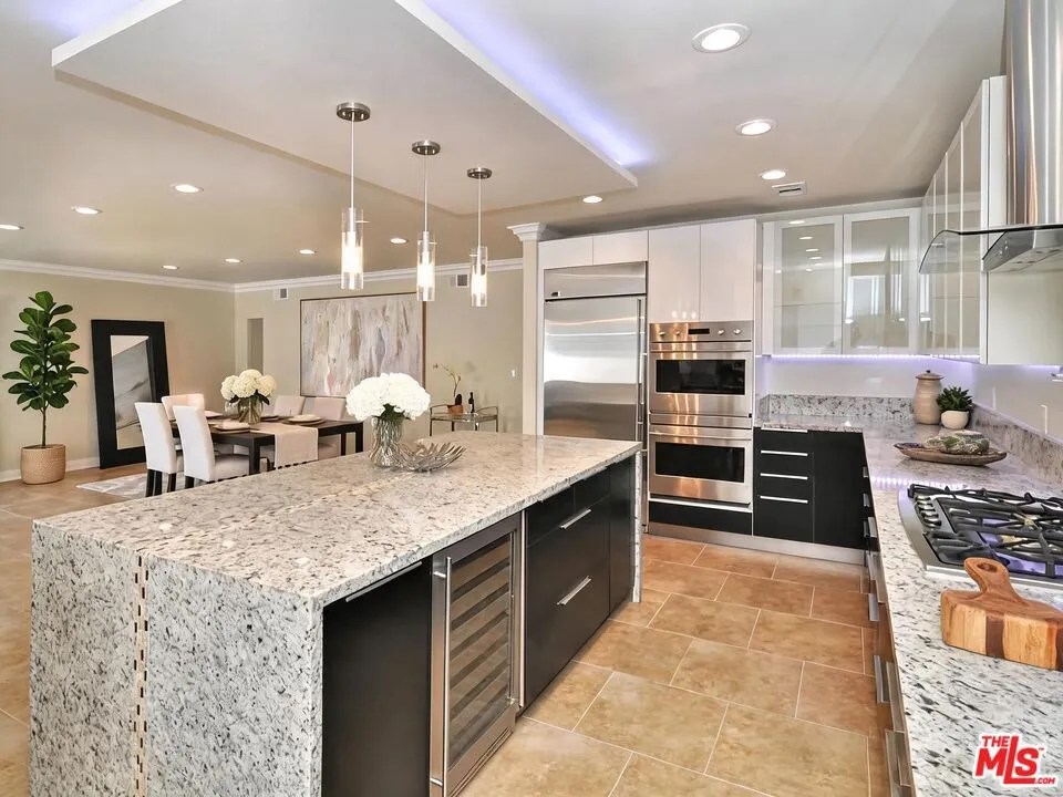 5354 Lindley Avenue #301 Encino, CA 91316