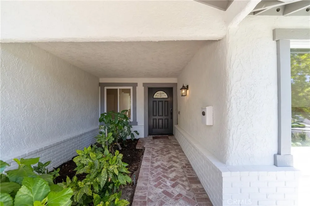 5469 Softwind Agoura Hills, CA 91301
