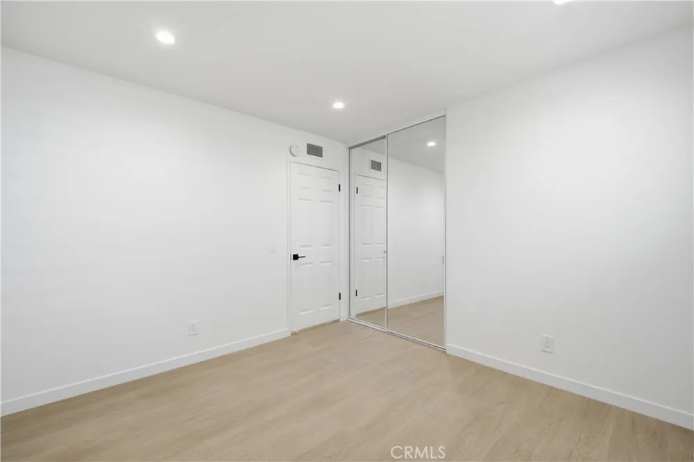 5469 Softwind Agoura Hills, CA 91301