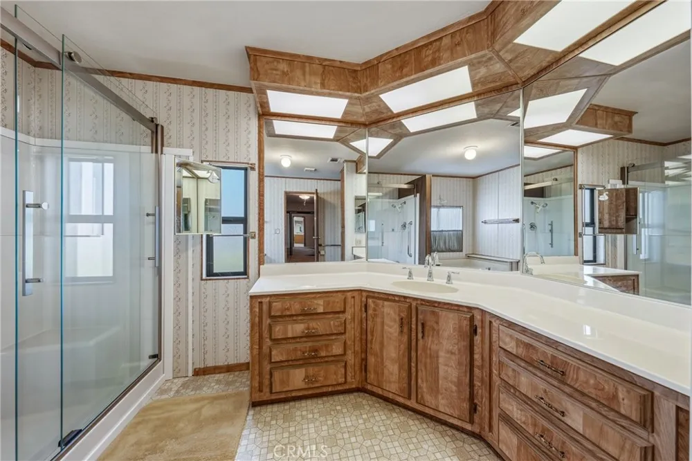 2776 Lakeshore Lakeport, CA 95453