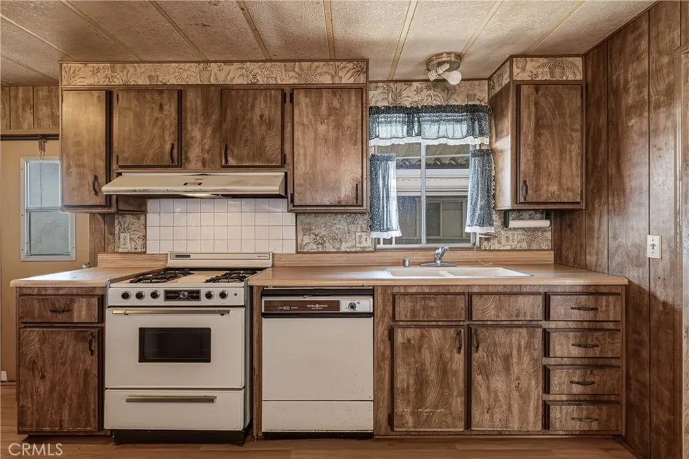 2776 Lakeshore Lakeport, CA 95453