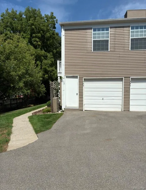 389 Neptune Drive #208