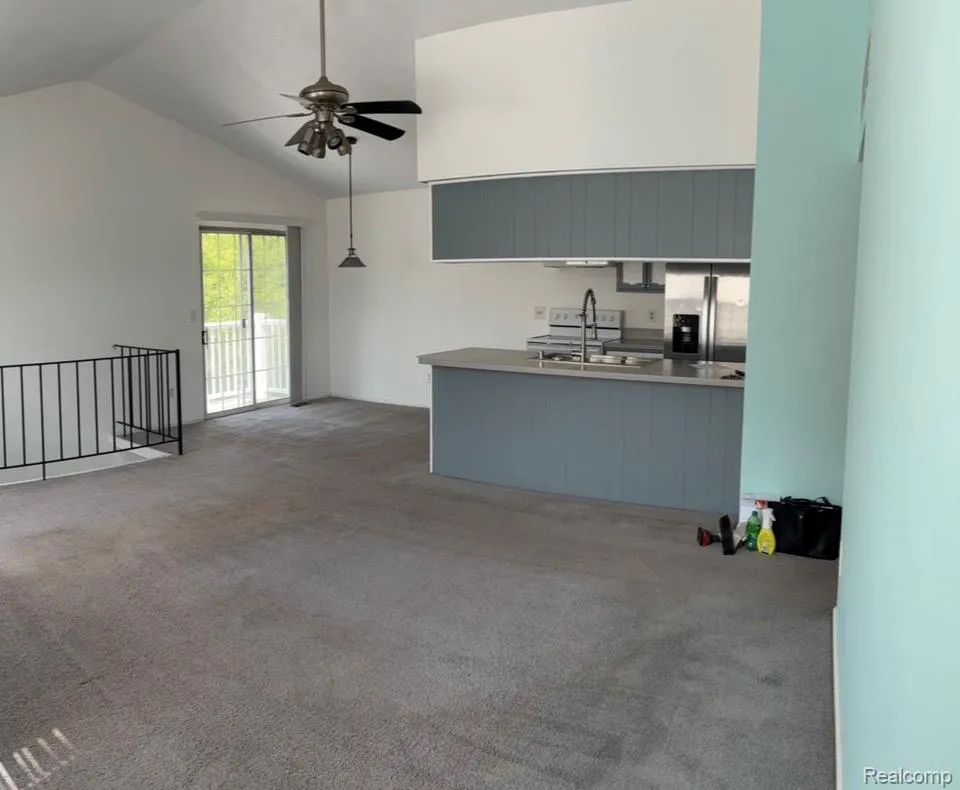 389 Neptune Drive #208 Walled Lake City, MI 48390