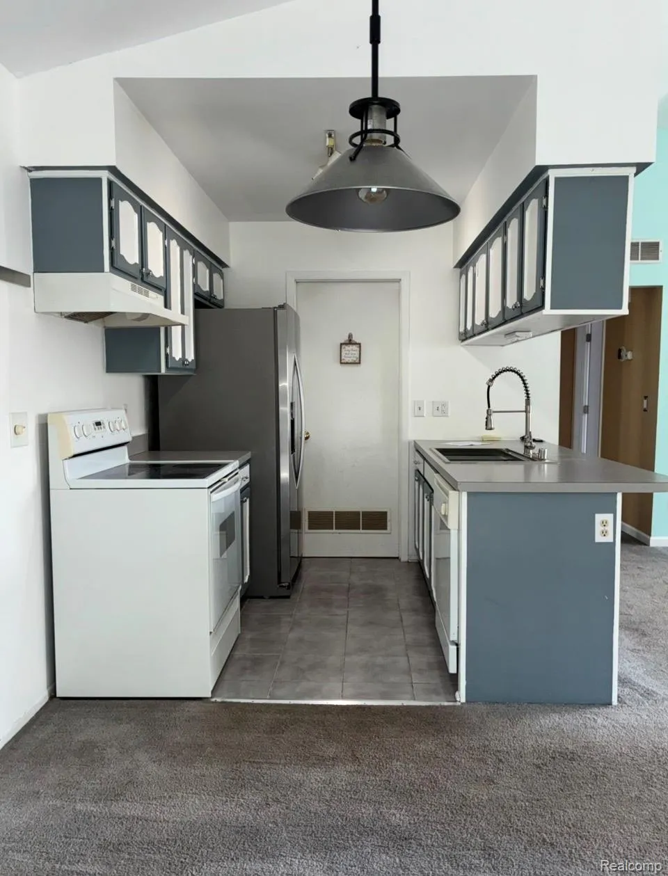 389 Neptune Drive #208 Walled Lake City, MI 48390
