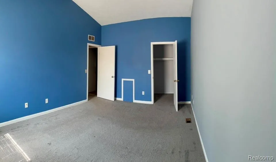 389 Neptune Drive #208 Walled Lake City, MI 48390