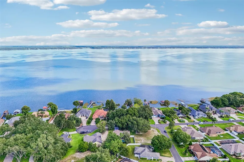 107 SHOREWOOD COURT Tavares, FL 32778