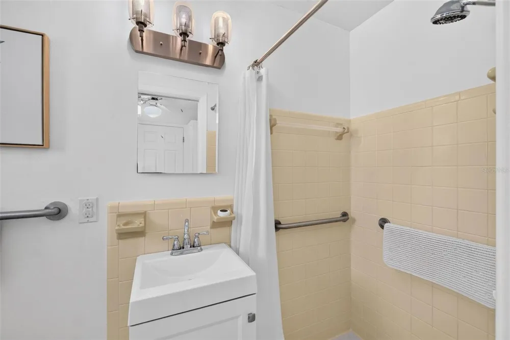 11225 59TH AVENUE Seminole, FL 33772