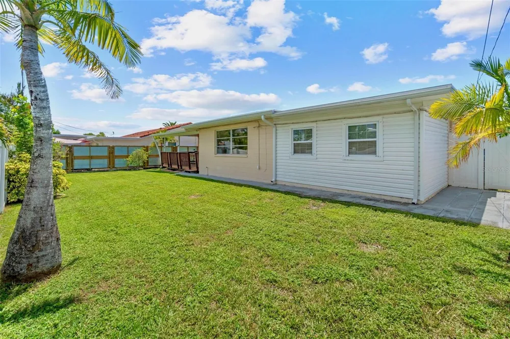 11225 59TH AVENUE Seminole, FL 33772
