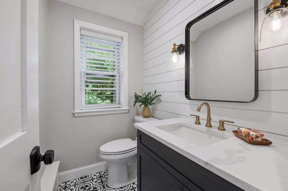 4808 Woodhill Way Edina, MN 55424