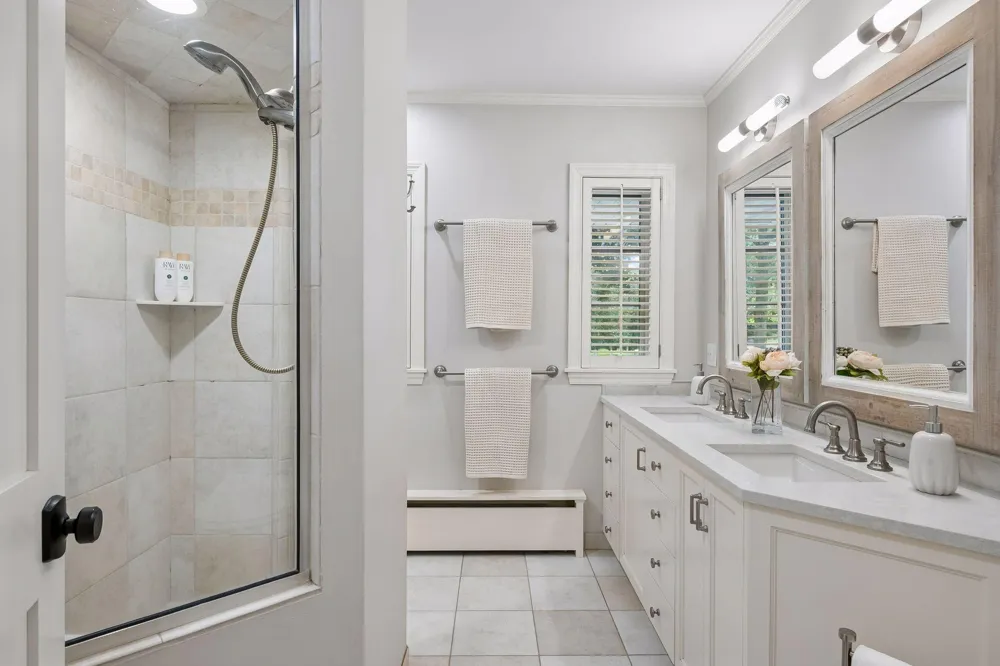 4808 Woodhill Way Edina, MN 55424