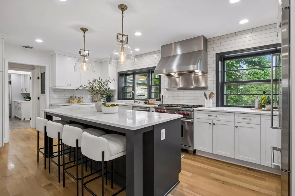 4808 Woodhill Way Edina, MN 55424