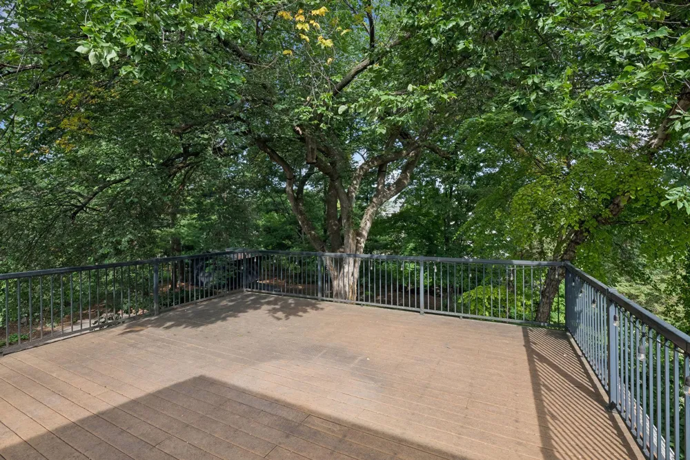 4808 Woodhill Way Edina, MN 55424