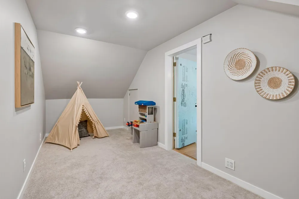4808 Woodhill Way Edina, MN 55424