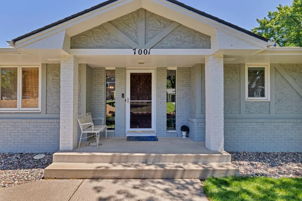7001 Lanham Lane Edina, MN 55439