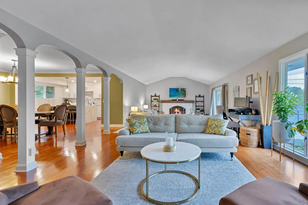 7001 Lanham Lane Edina, MN 55439