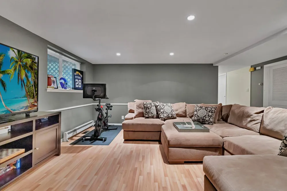 7001 Lanham Lane Edina, MN 55439