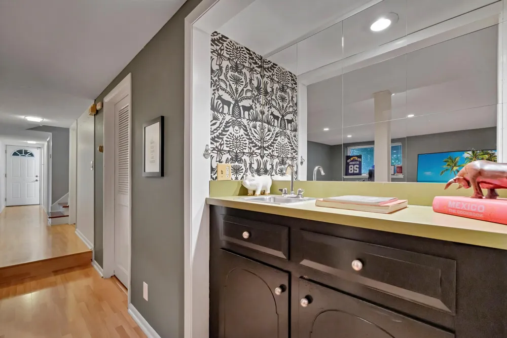 7001 Lanham Lane Edina, MN 55439