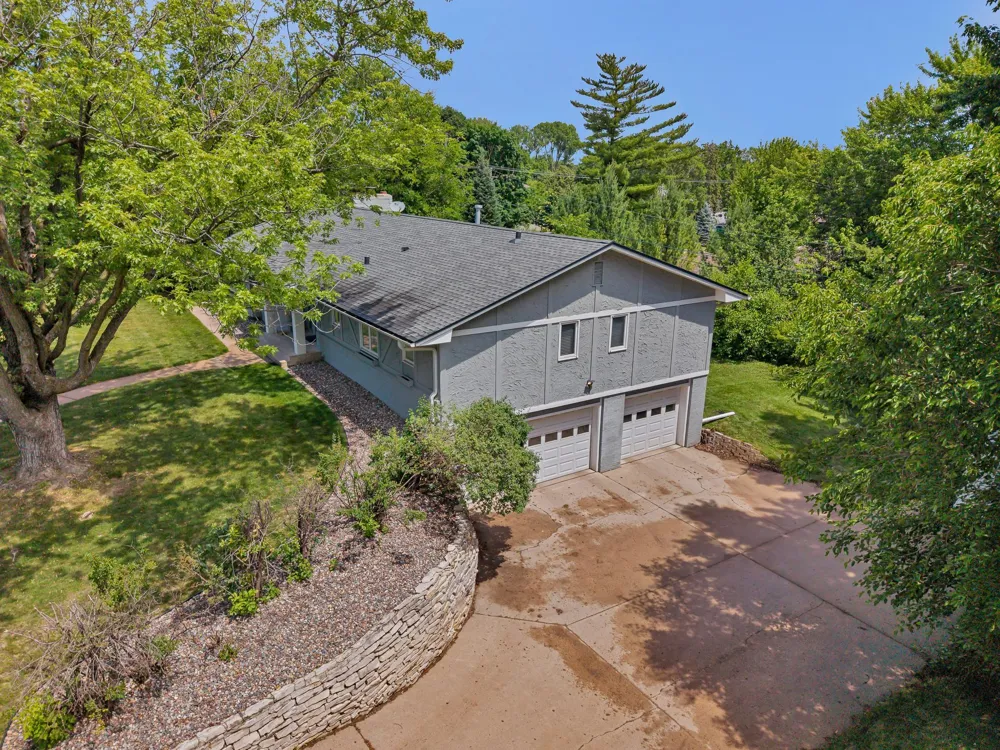 7001 Lanham Lane Edina, MN 55439