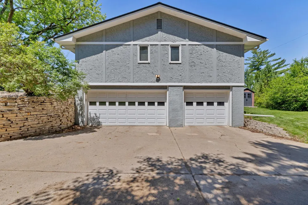 7001 Lanham Lane Edina, MN 55439