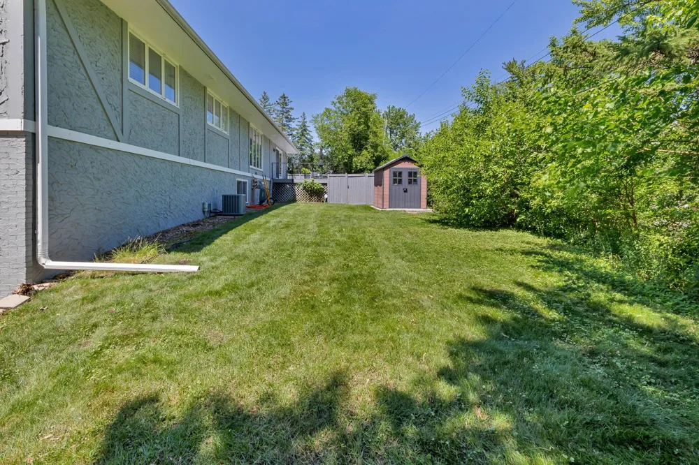 7001 Lanham Lane Edina, MN 55439