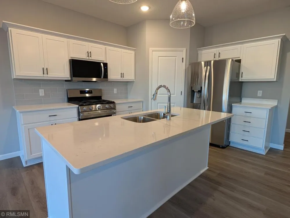 10593 Goodview Avenue S Cottage Grove, MN 55016